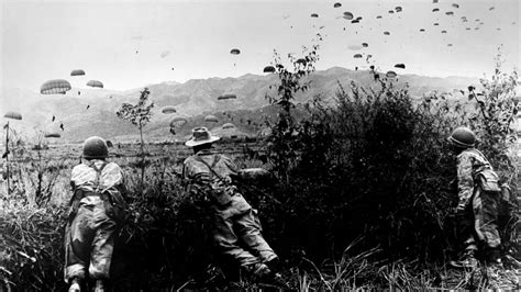 La Batalla de Dien Bien Phu; victoria decisiva del Viet Minh contra las fuerzas francesas y símbolo de la resistencia anticolonialista en el sudeste asiático.